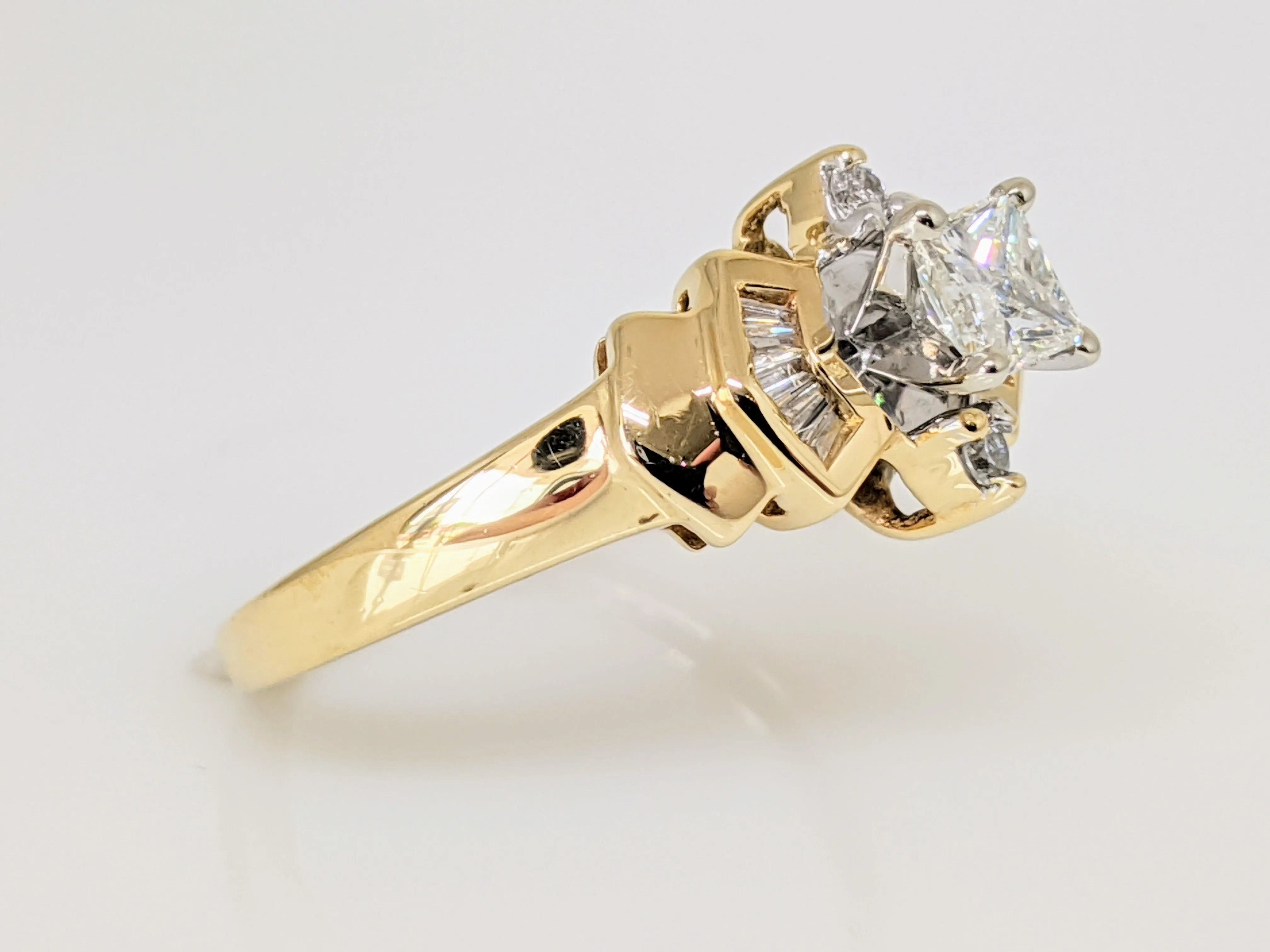 14K .49 CARAT TOTAL WEIGHT I1 H DIAMOND PRINCESS CUT WITH (12) BAGUETTE ESTATE RING 2.7 GRAMS