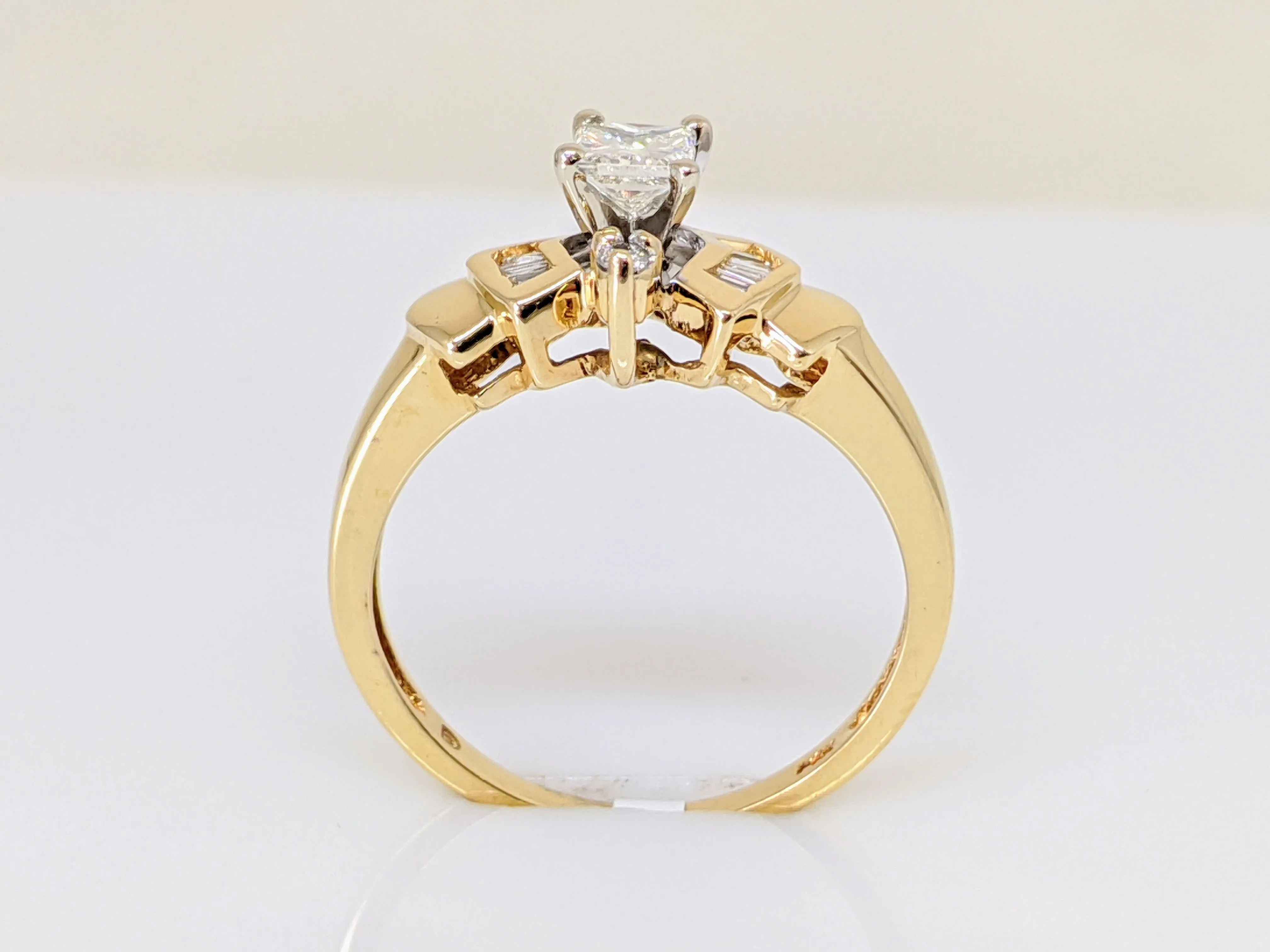 14K .49 CARAT TOTAL WEIGHT I1 H DIAMOND PRINCESS CUT WITH (12) BAGUETTE ESTATE RING 2.7 GRAMS