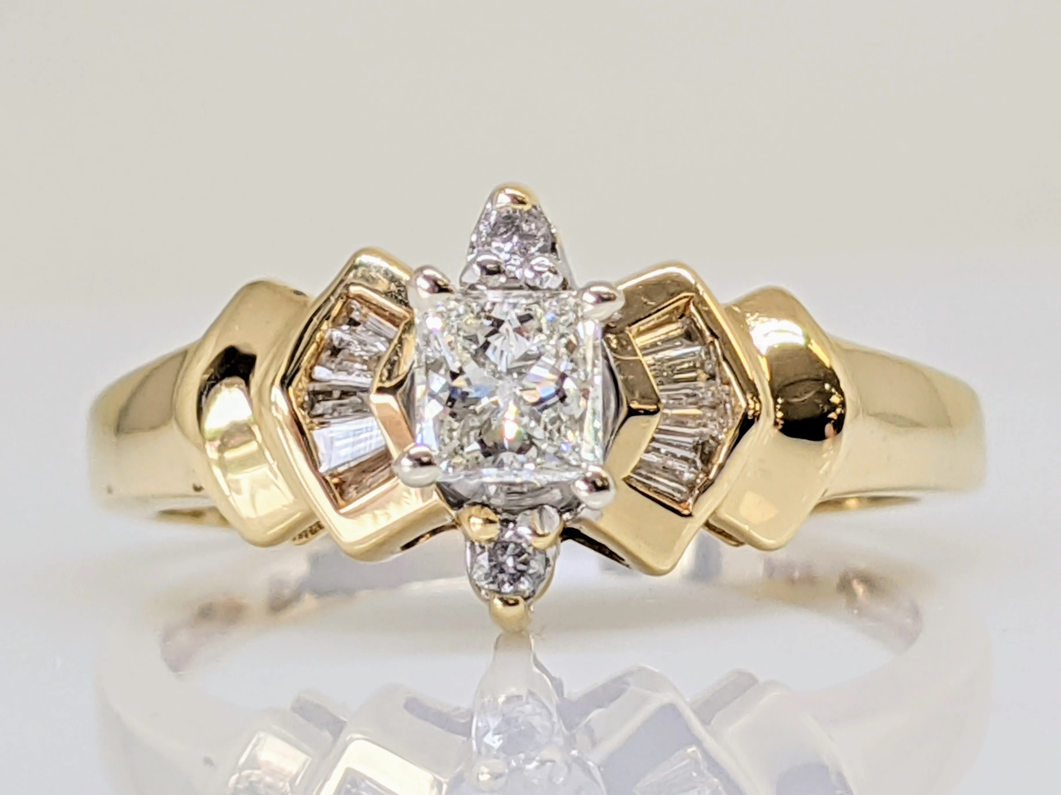 14K .49 CARAT TOTAL WEIGHT I1 H DIAMOND PRINCESS CUT WITH (12) BAGUETTE ESTATE RING 2.7 GRAMS