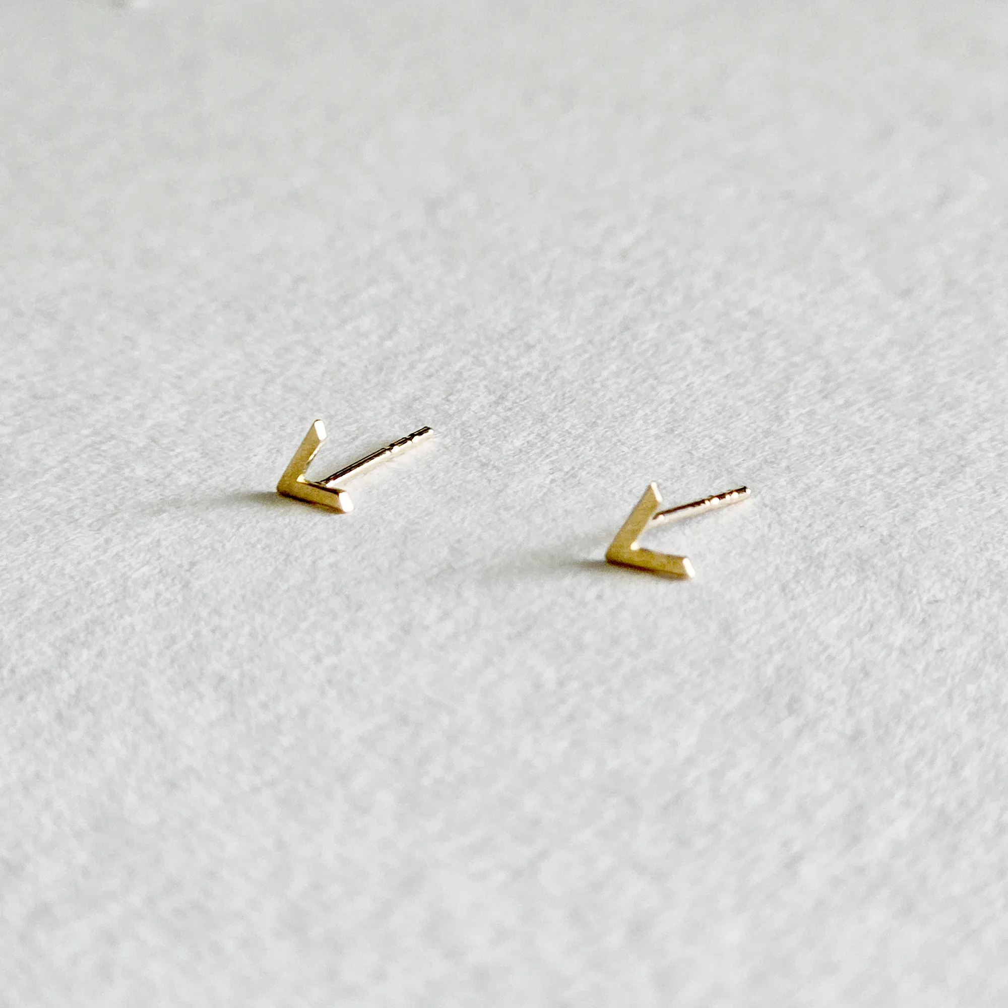 14K Petite V Studs