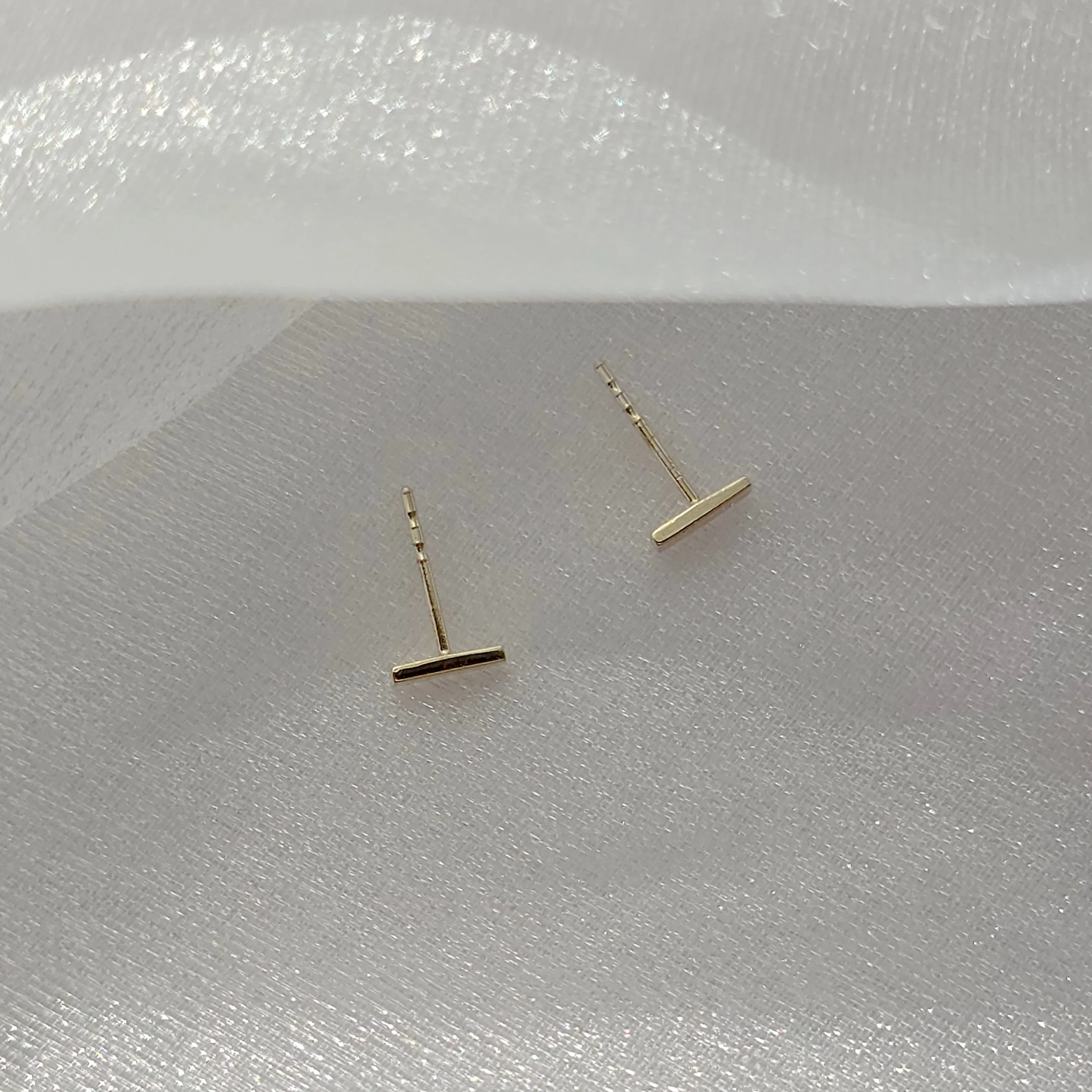 14K Sleek Bar Studs