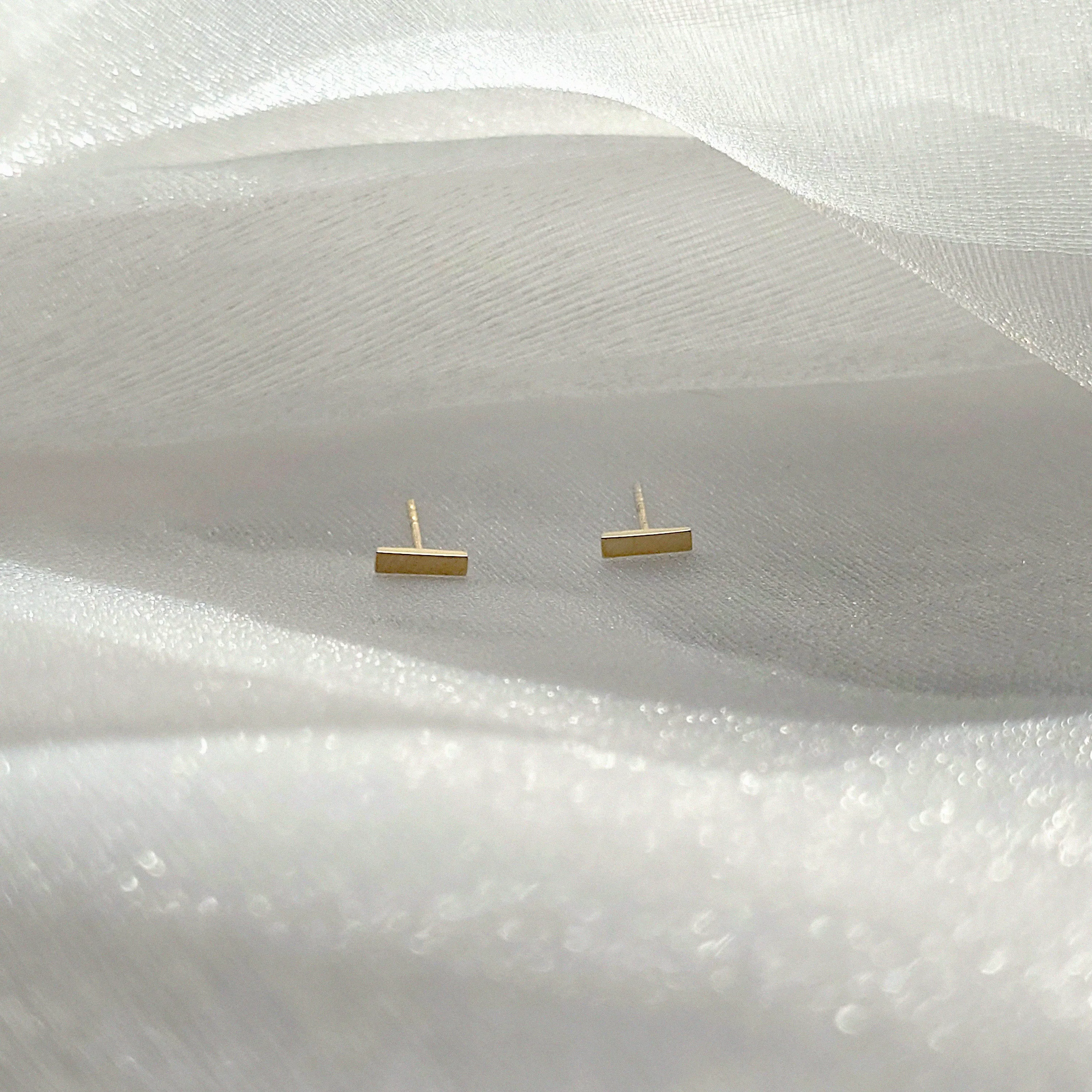 14K Sleek Bar Studs