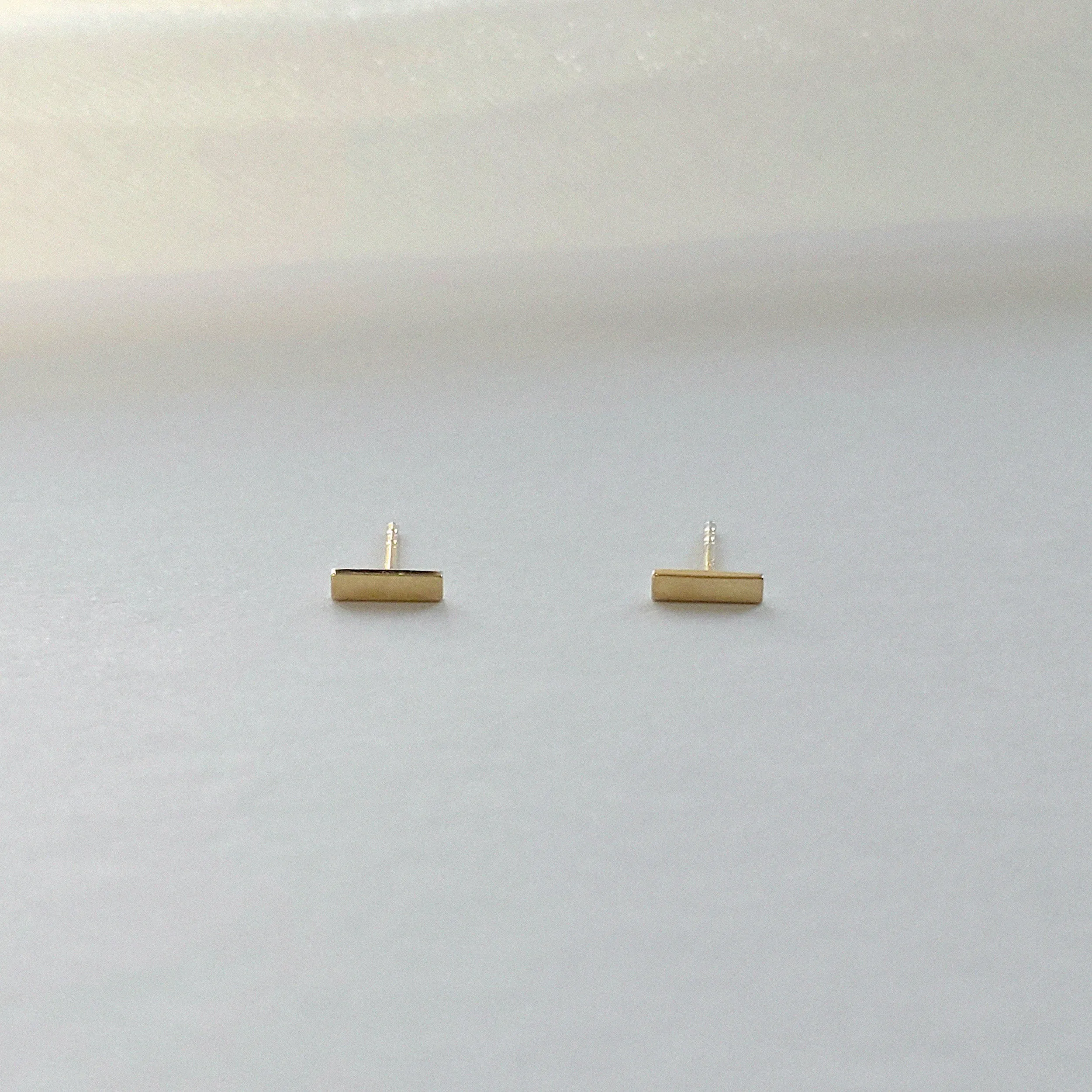 14K Sleek Bar Studs