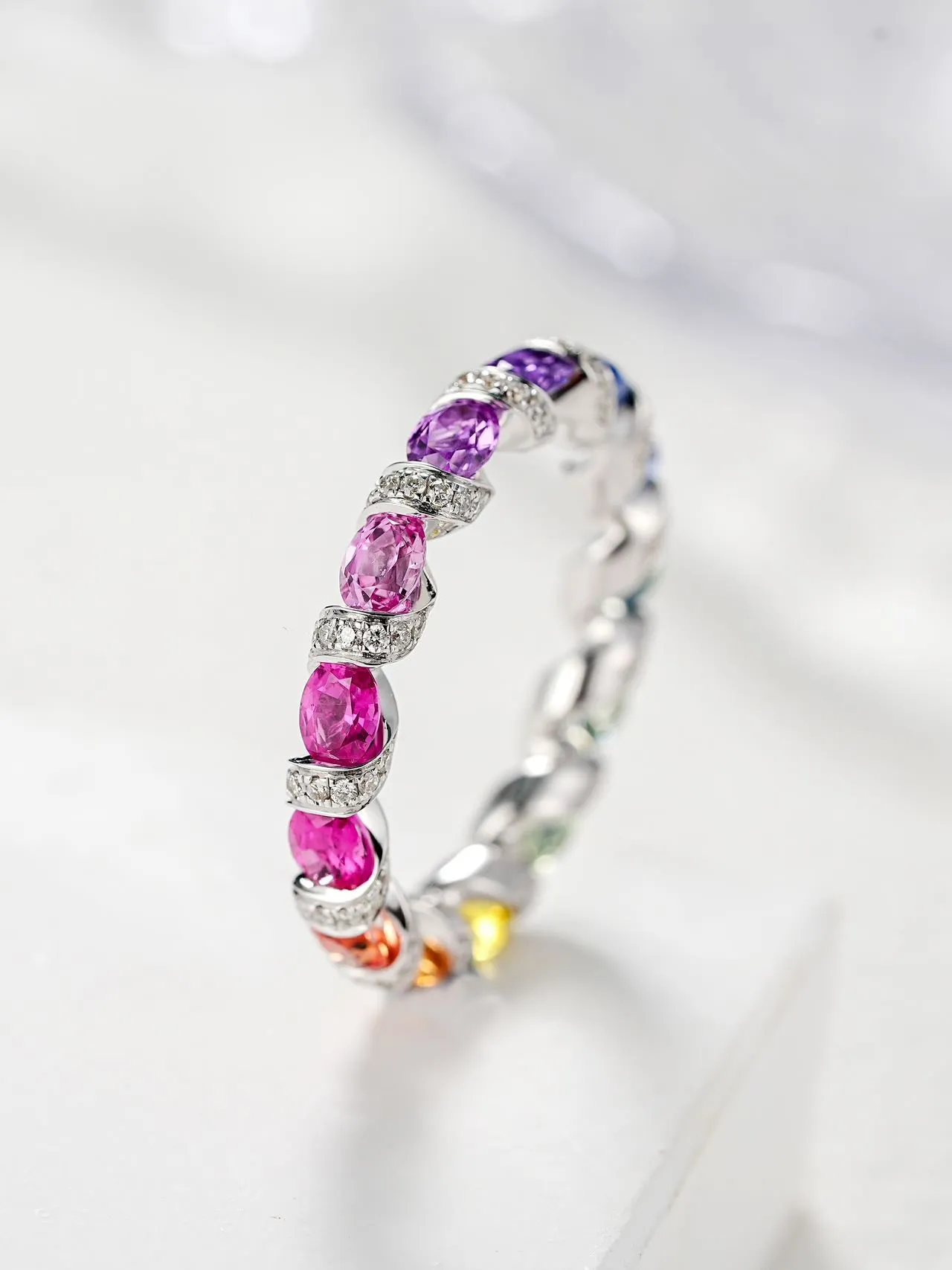 18k Gold Round Cut Rings