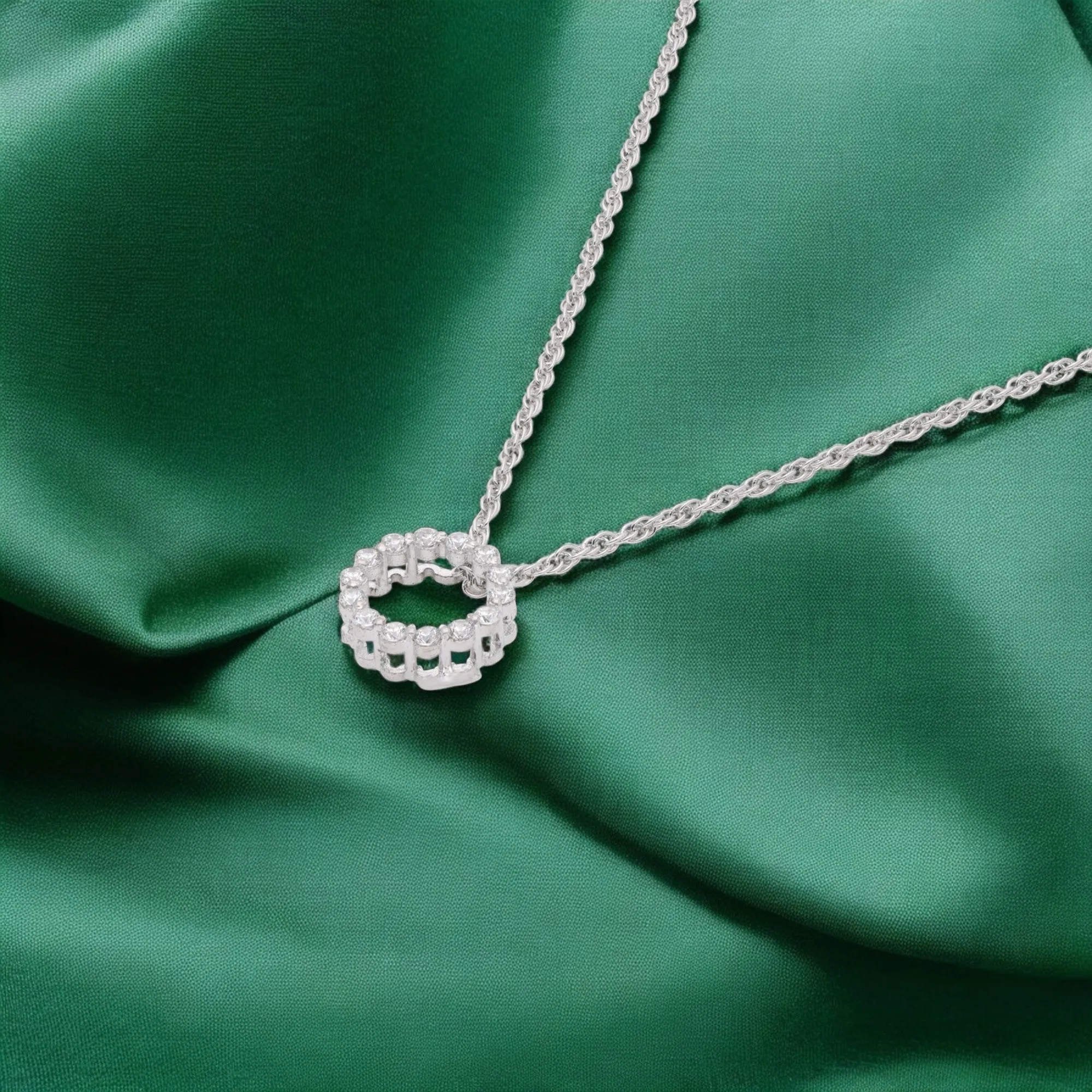 Circle of Brilliance Pendant Necklace in Sterling Silver | SKU : 0003579428, 0021424489, 0021424496
