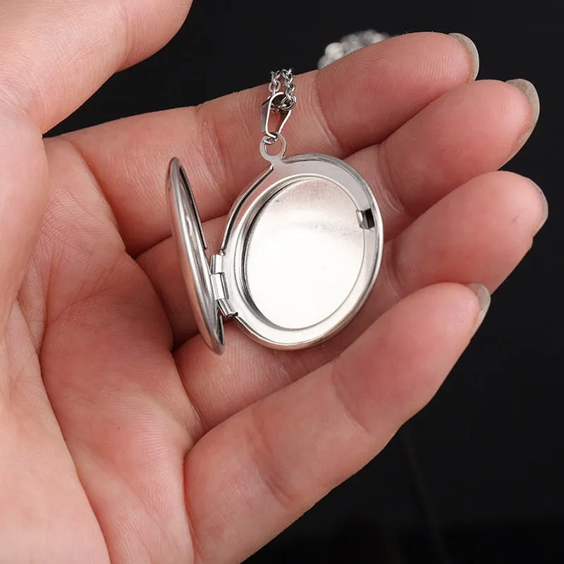 Classic Vintage Round Locket Pendant Necklaces
