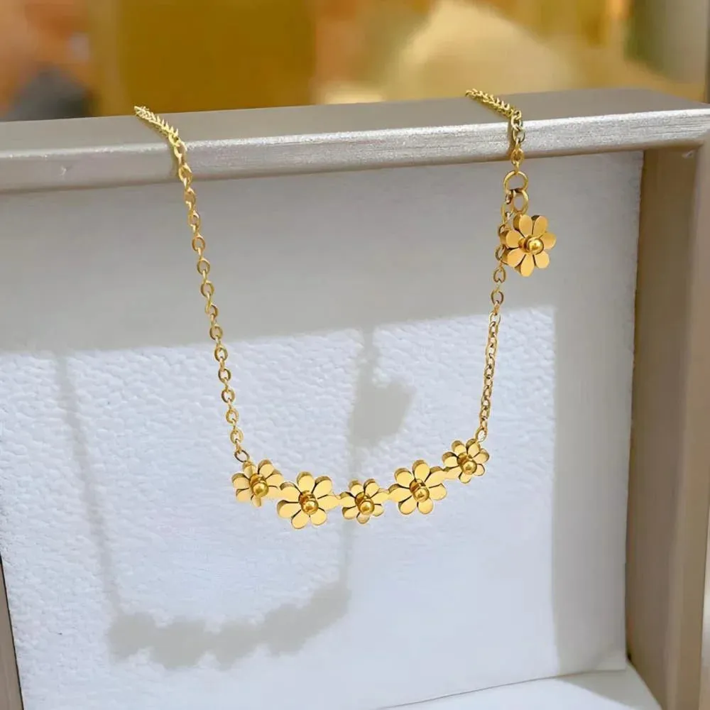 Daisy Bloom Pendant