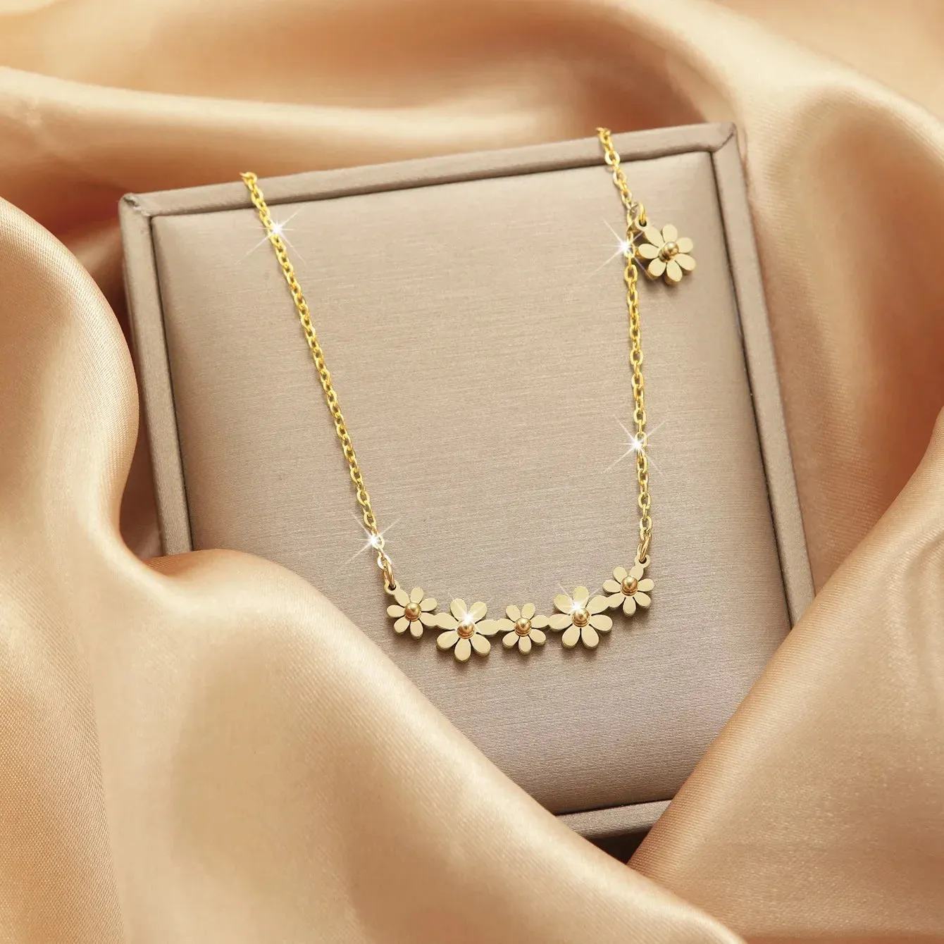 Daisy Bloom Pendant