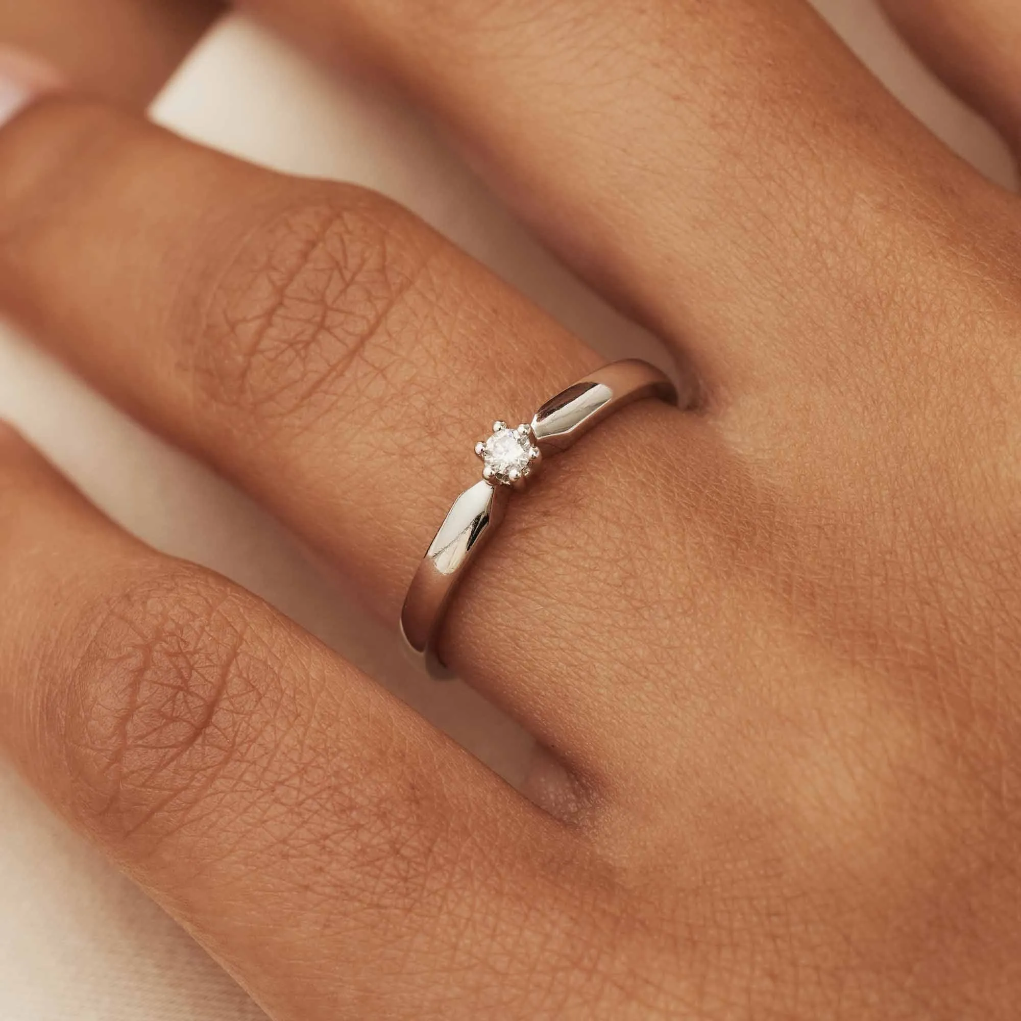 De la Paix Emily 14 karat white gold ring with diamond 0.05 carat
