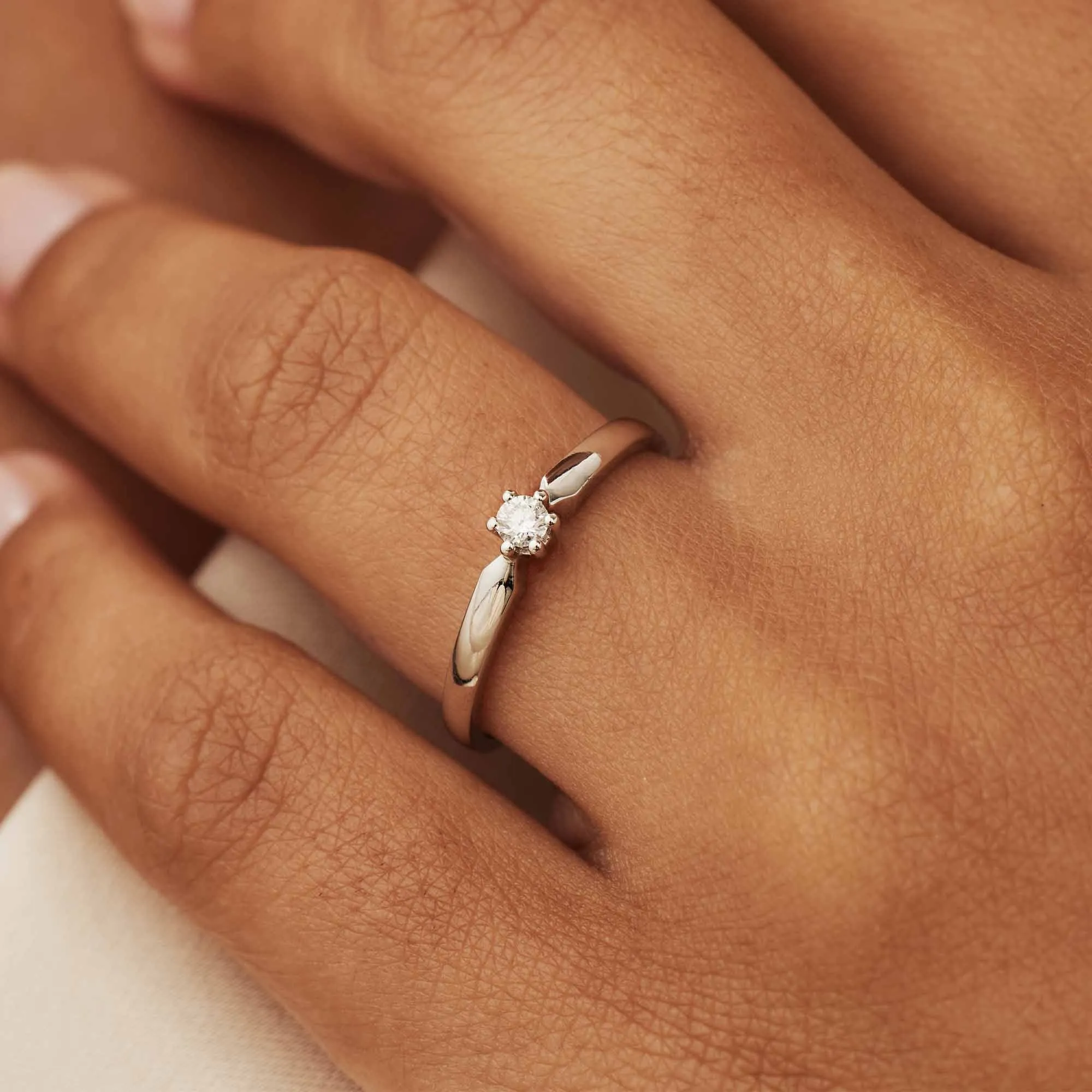 De la Paix Sylvie 14 karat white gold ring with diamond 0.07 carat