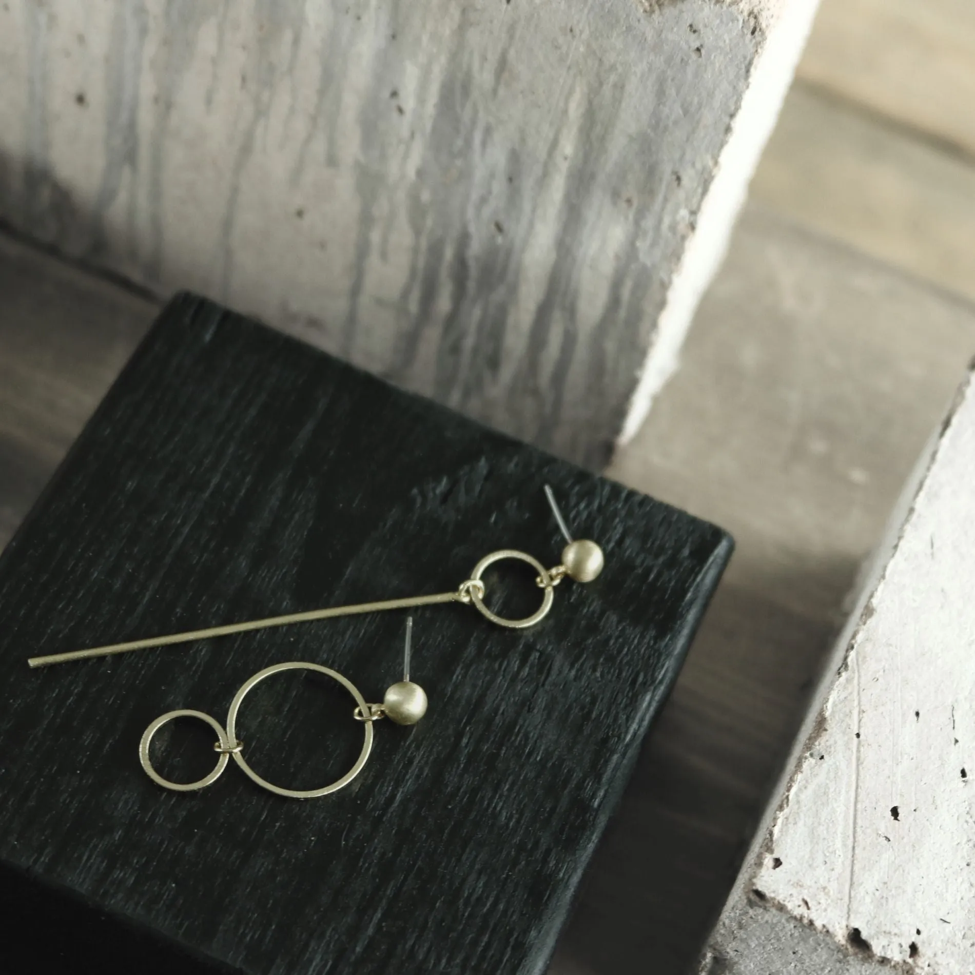 DNSK - Theia Asymmetrical Ring Earring Gold