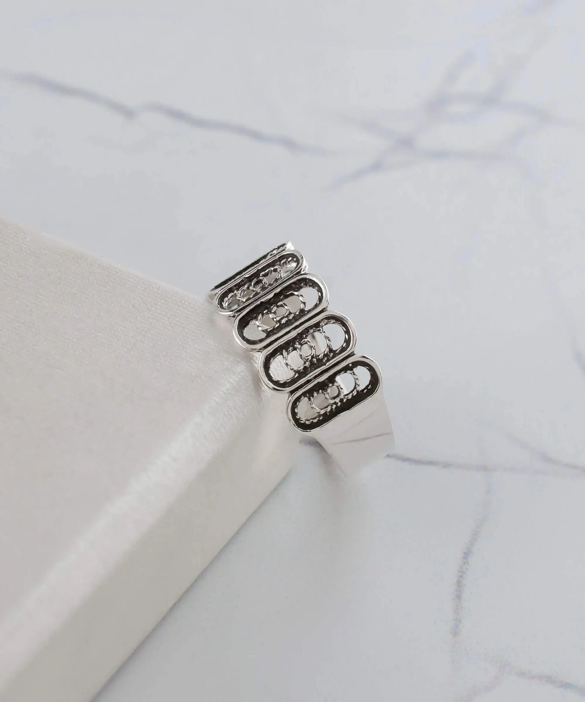 Filigree Art Sterling Silver Women Oval Design Band Ring