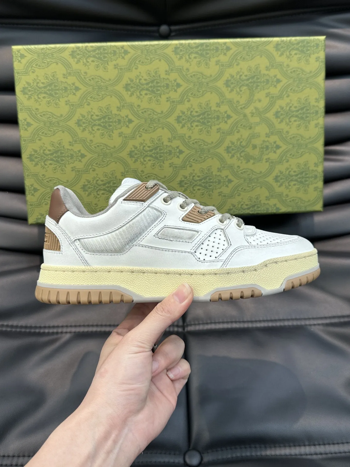 GG WHITE BROWN DISTRESSED EFFECT