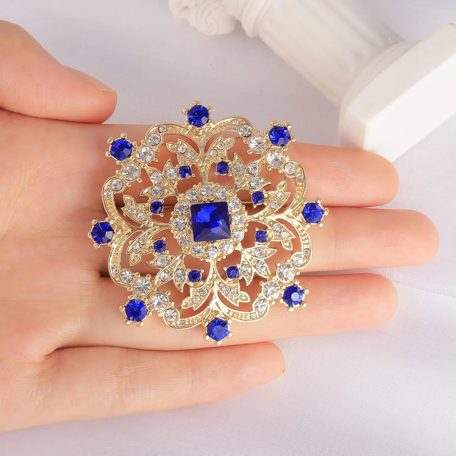 Gold Snowflake Brooch Rhinestone Brooch Broach Large Flower Brooch Pins for Women Designer Jewelry Large Brooches for Women Wedding Women's Brooches & Pins Mother's Day Valentine's Day