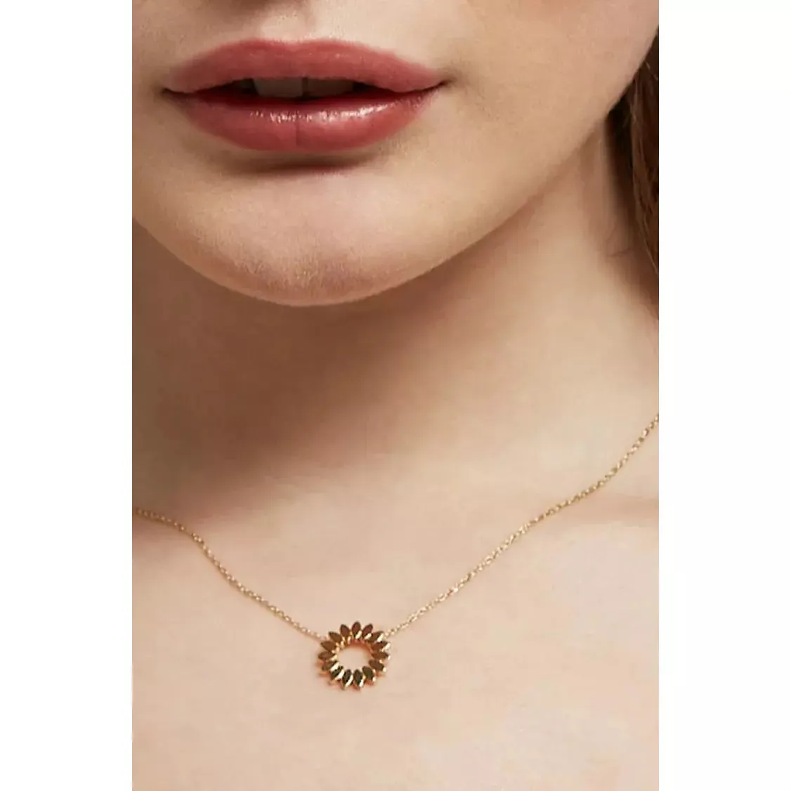 Modern Floral Necklace Gold Plated