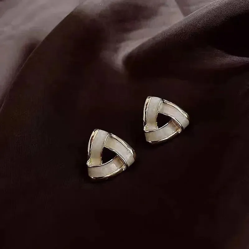 Pair of High-end Geometric Triangle Milk White Drip Oil Earrings Women French Retro Style Simple Design Unique Ear Jewelry