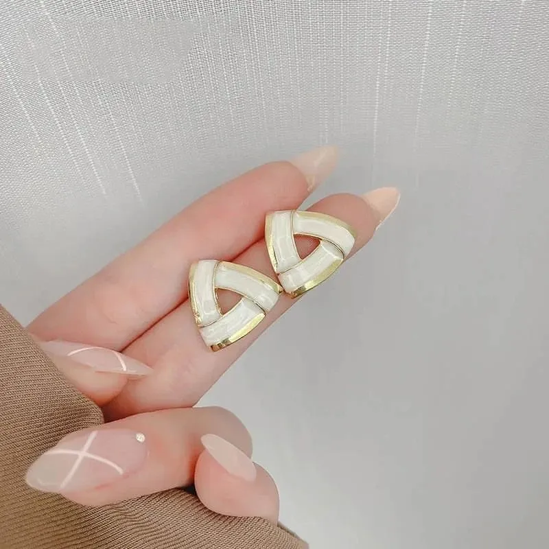 Pair of High-end Geometric Triangle Milk White Drip Oil Earrings Women French Retro Style Simple Design Unique Ear Jewelry