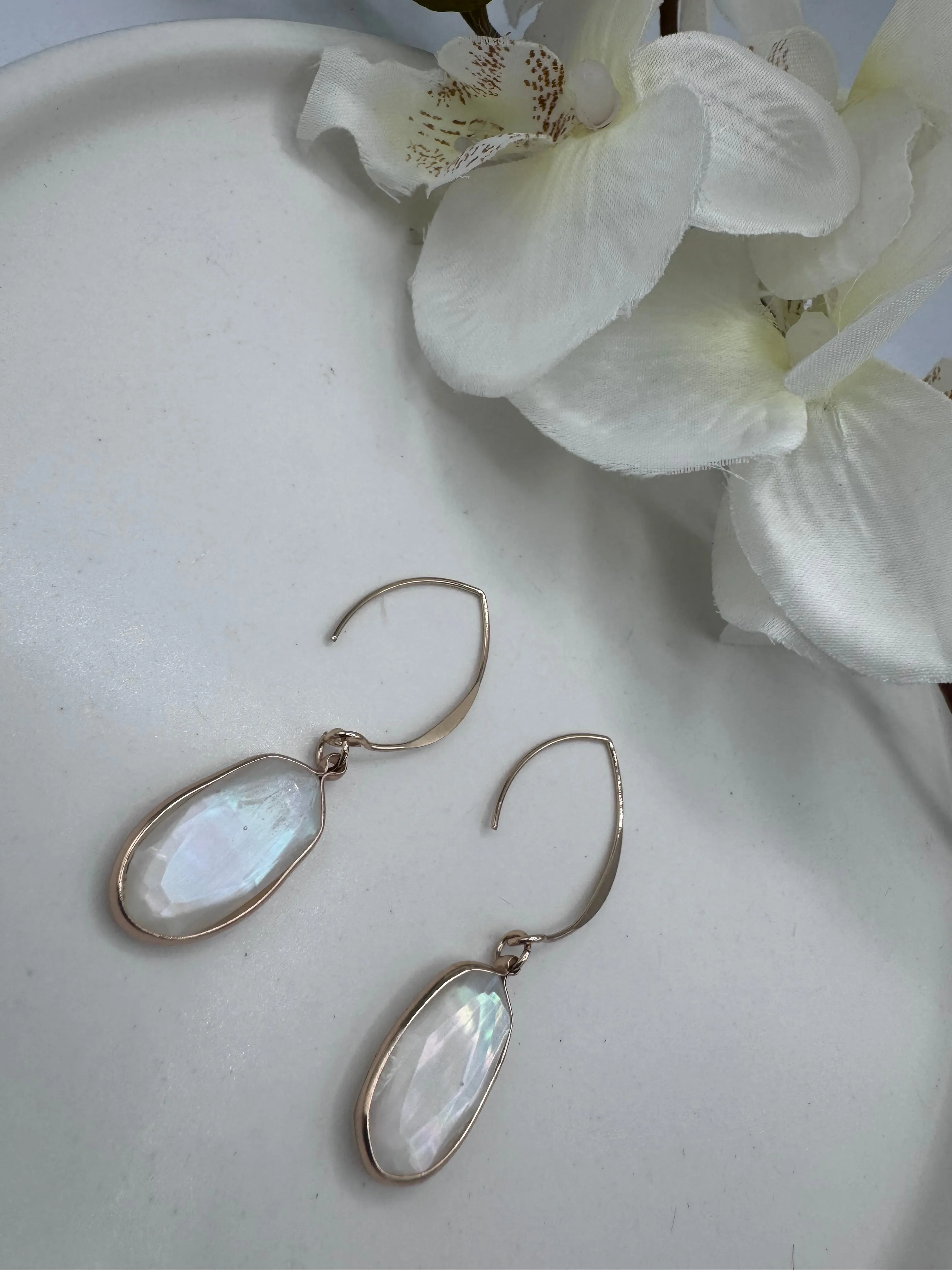 Rubi White Pearl Wire Threader Drop Earrings.
