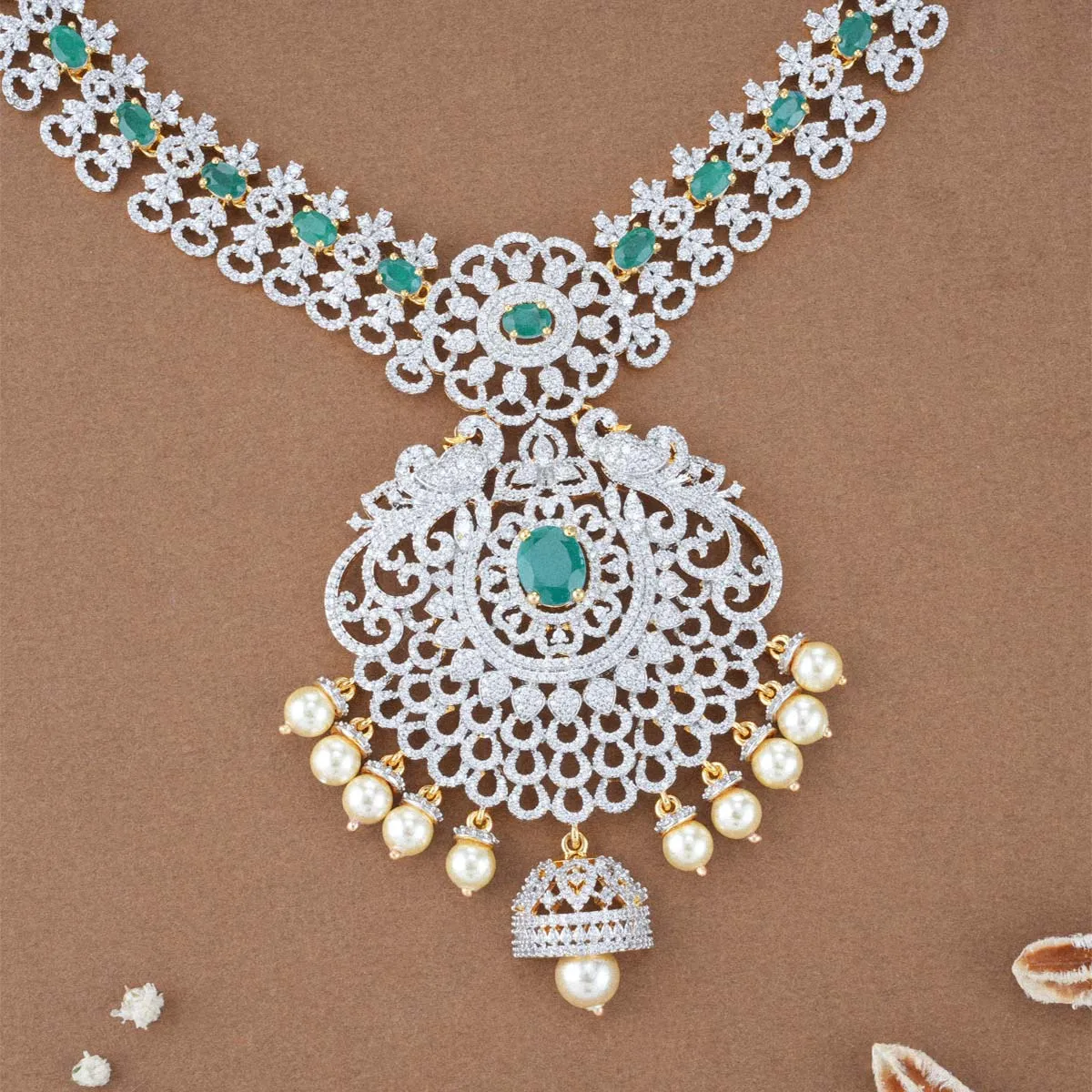 Stylish Avikam Necklace Set