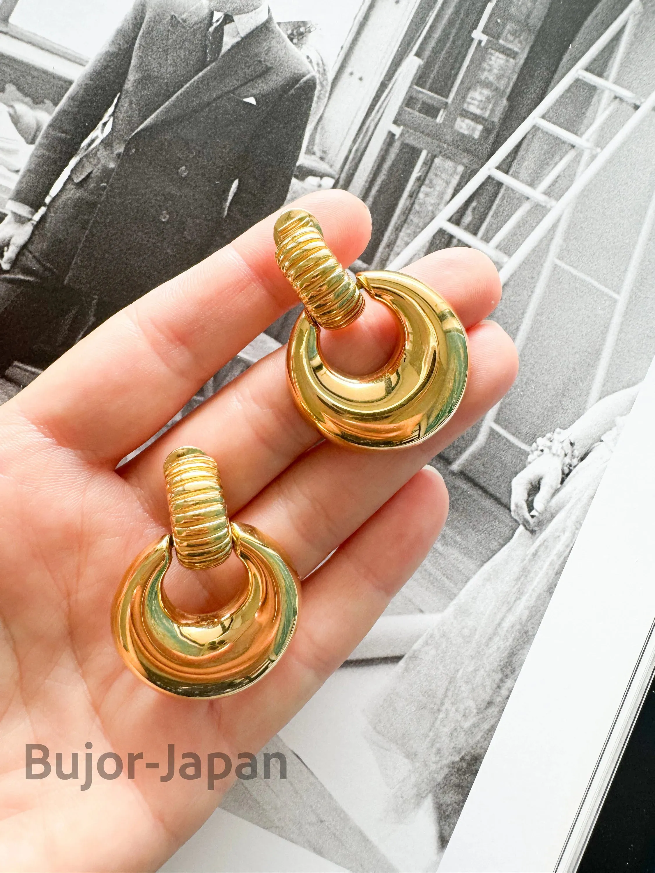 Vintage Monet Earrings Gold Tone Hoop Dangle Drop Stylish